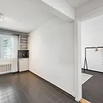 Lägenhet Comfortable In Oerlikon 20 Minutes Away From Airport Zürich