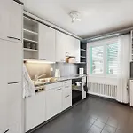 Comfortable In Oerlikon 20 Minutes Away From Airport Lägenhet *