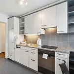 Lägenhet Comfortable In Oerlikon 20 Minutes Away From Airport Zürich