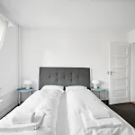 Lägenhet Comfortable In Oerlikon 20 Minutes Away From Airport