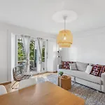 Lägenhet Comfortable In Oerlikon 20 Minutes Away From Airport Zürich