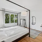 Comfortable In Oerlikon 20 Minutes Away From Airport Lägenhet