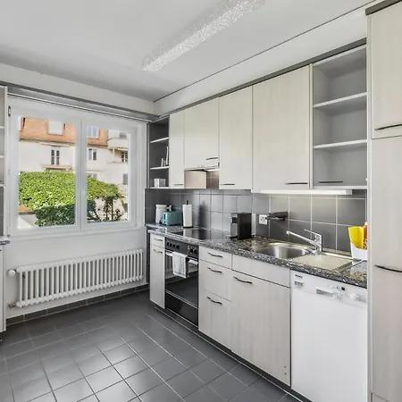 Lägenhet Comfortable In Oerlikon 20 Minutes Away From Airport