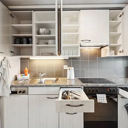 Comfortable In Oerlikon 20 Minutes Away From Airport Zurich
