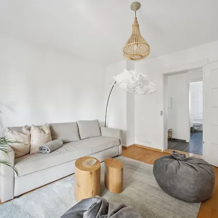 Comfortable In Oerlikon 20 Minutes Away From Airport Lejlighed