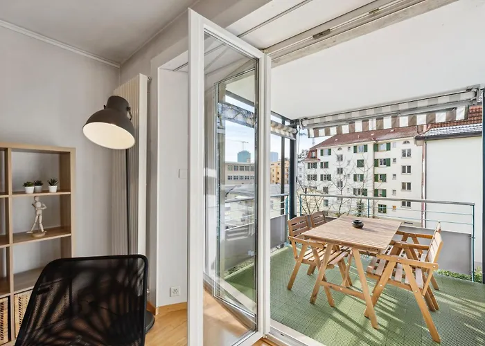 Comfortable In Oerlikon 20 Minutes Away From Airport Lägenhet