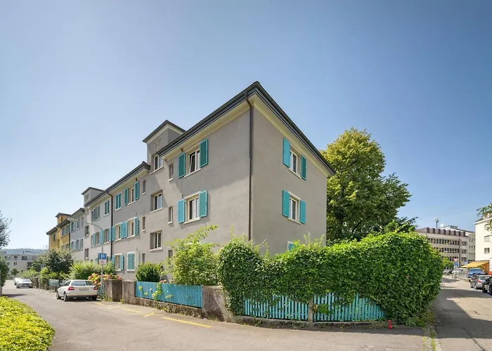 Comfortable In Oerlikon 20 Minutes Away From Airport Zürich