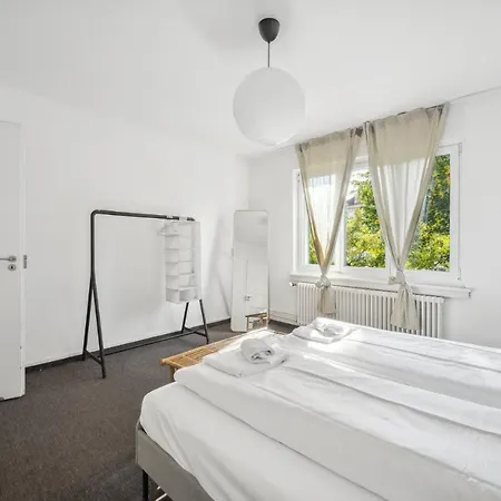 Comfortable In Oerlikon 20 Minutes Away From Airport Zürich