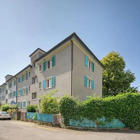Comfortable In Oerlikon 20 Minutes Away From Airport Zurique