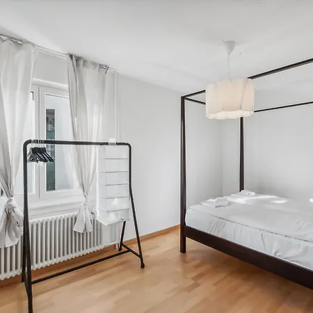 Comfortable In Oerlikon 20 Minutes Away From Airport Zurique
