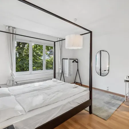 Comfortable In Oerlikon 20 Minutes Away From Airport Lägenhet