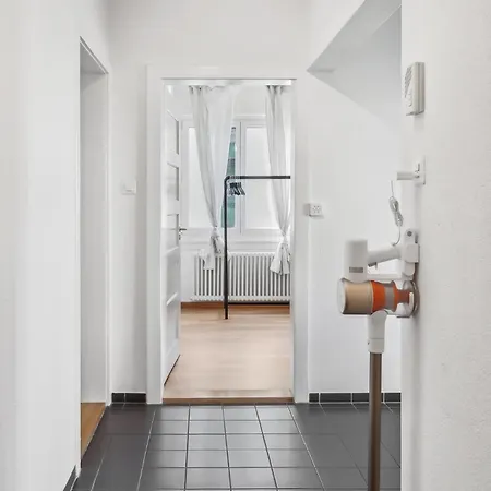 Comfortable In Oerlikon 20 Minutes Away From Airport Lägenhet *