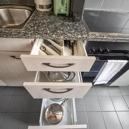 Comfortable In Oerlikon 20 Minutes Away From Airport * Zurigo